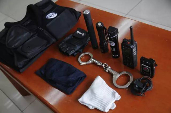 特警佩戴警用装备要求